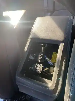 Vehicul casat bmw serie 7 (e32) 750i automático al anului 2001 alimentat m70b50