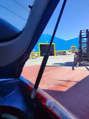 Veículo de Sucata ford focus berlina (cap) ambiente (d) do ano 2001 alimentado f9da