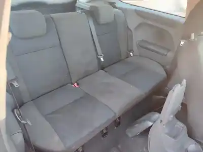 Veículo de Sucata ford focus berlina (cap) ambiente (d) do ano 2001 alimentado f9da