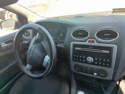 Veículo de Sucata ford focus berlina (cap) ambiente (d) do ano 2001 alimentado f9da