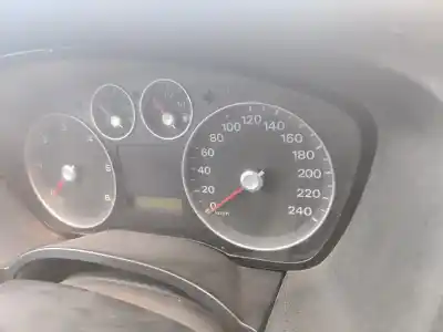 Veículo de Sucata ford focus berlina (cap) ambiente (d) do ano 2001 alimentado f9da