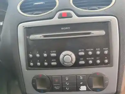 Veículo de Sucata ford focus berlina (cap) ambiente (d) do ano 2001 alimentado f9da