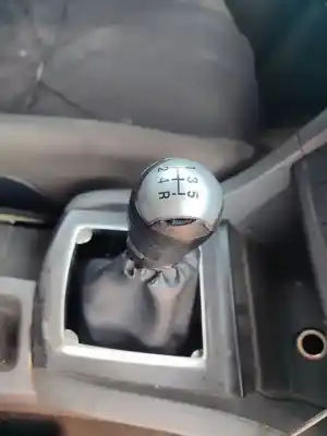 Veículo de Sucata ford focus berlina (cap) ambiente (d) do ano 2001 alimentado f9da