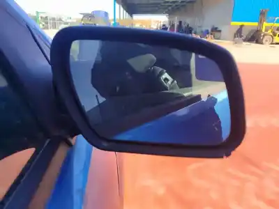 Veículo de Sucata ford focus berlina (cap) ambiente (d) do ano 2001 alimentado f9da