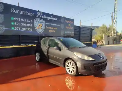 Veículo de Sucata peugeot 207 confort do ano 2001 alimentado 8fs