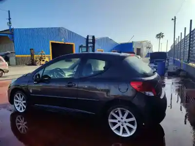 Veículo de Sucata peugeot 207 confort do ano 2001 alimentado 8fs