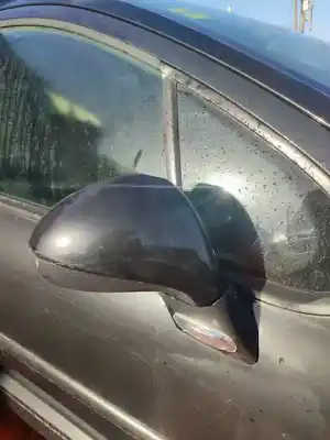 Veículo de Sucata peugeot 207 confort do ano 2001 alimentado 8fs