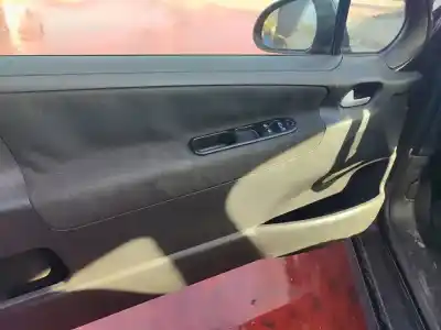 Veículo de Sucata peugeot 207 confort do ano 2001 alimentado 8fs