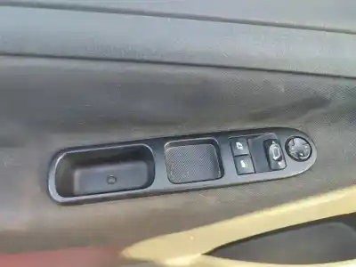 Veículo de Sucata PEUGEOT 207 Confort do ano 2001 alimentado 8FS