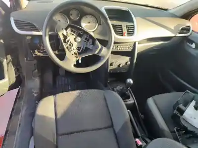 Veículo de Sucata peugeot 207 confort do ano 2001 alimentado 8fs