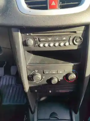 Veículo de Sucata peugeot 207 confort do ano 2001 alimentado 8fs