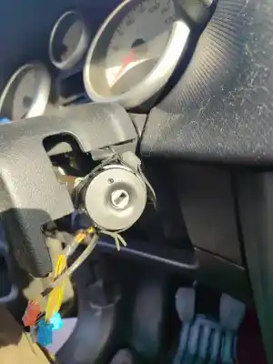 Veículo de Sucata peugeot 207 confort do ano 2001 alimentado 8fs