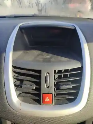 Veículo de Sucata peugeot 207 confort do ano 2001 alimentado 8fs