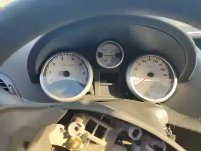 Veículo de Sucata peugeot 207 confort do ano 2001 alimentado 8fs