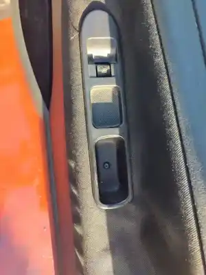 Veículo de Sucata peugeot 207 confort do ano 2001 alimentado 8fs