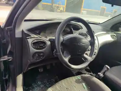 Veículo de Sucata ford focus berlina (cak) ambiente do ano 2001 alimentado 