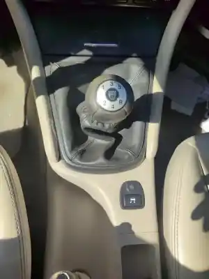 Здавання транспортного засобу jaguar x-type 2.0 v6 року 2001 потужний yb