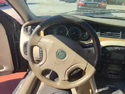 Здавання транспортного засобу jaguar x-type 2.0 v6 року 2001 потужний yb