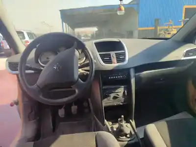 Veículo de Sucata peugeot 207 confort do ano 2001 alimentado 8hz