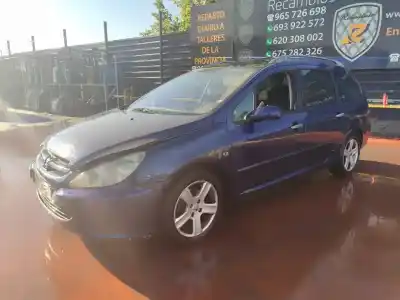 Scrapping Vehicle peugeot 307 break / sw (s1) 307 break / sw (s1) (2002 - 2005) of the year 2001 powered rhy