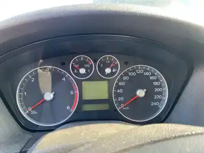 Veículo de Sucata ford focus berlina (cap) ghia do ano 2001 alimentado 