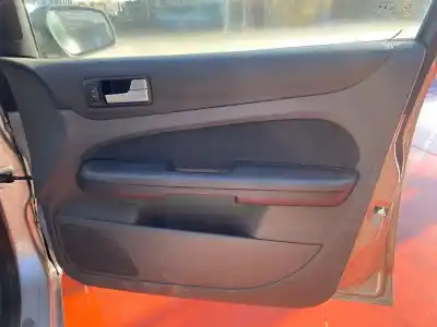 Veículo de Sucata FORD FOCUS BERLINA (CAP) Ghia do ano 2001 alimentado 