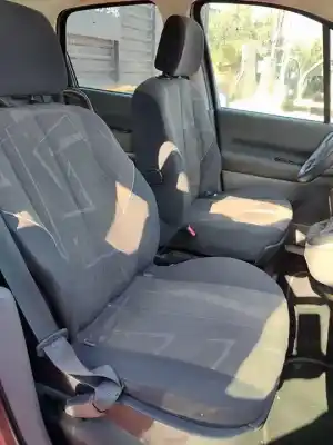 Sloopvoertuig renault scenic ii adventure by coronel tapiocca van het jaar 2001 aangedreven k9k728