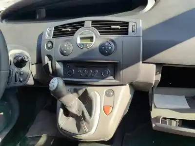 Sloopvoertuig renault scenic ii adventure by coronel tapiocca van het jaar 2001 aangedreven k9k728