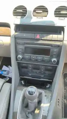 Здавання транспортного засобу audi a4 cabrio (8h) 2.0 tdi року 2001 потужний bpw