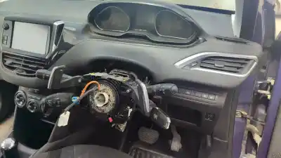 Veículo de Sucata peugeot 208 access do ano 2014 alimentado 