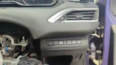 Veículo de Sucata peugeot 208 access do ano 2014 alimentado 