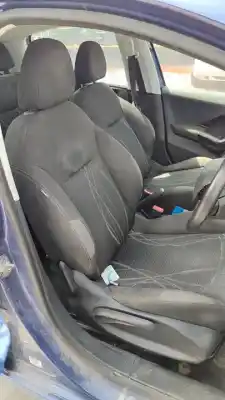 Veículo de Sucata peugeot 208 access do ano 2014 alimentado 