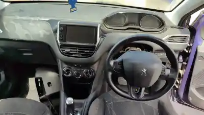 Veículo de Sucata peugeot 208 access do ano 2014 alimentado 
