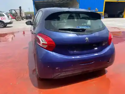 Veículo de Sucata peugeot 208 access do ano 2014 alimentado 