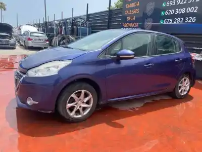 Veículo de Sucata peugeot 208 access do ano 2014 alimentado 