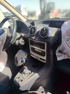 Veículo de Sucata peugeot 1007 sport do ano 2001 alimentado 9hz