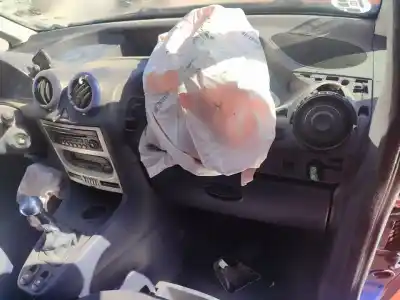 Veículo de Sucata peugeot 1007 sport do ano 2001 alimentado 9hz