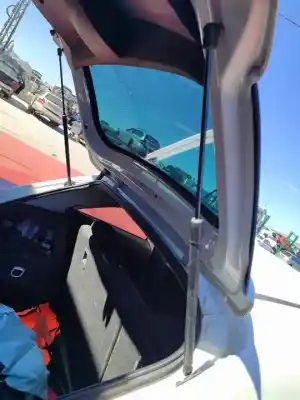 Veículo de Sucata opel corsa d ´´111 years´´ do ano 2001 alimentado z13dtj