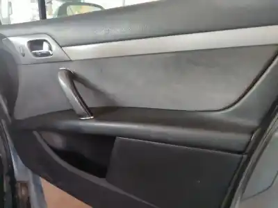 Sloopvoertuig peugeot 407 st confort van het jaar 2001 aangedreven rhr