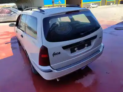 Veículo de Sucata ford focus berlina (cak) ambiente do ano 2001 alimentado 
