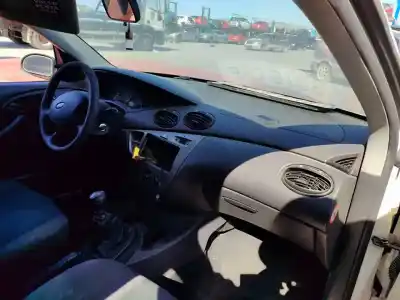 Veículo de Sucata ford focus berlina (cak) ambiente do ano 2001 alimentado 