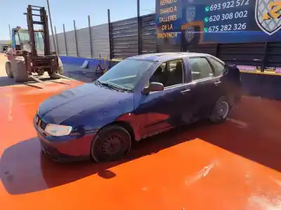 Veículo de Sucata seat cordoba berlina (6k2) signo do ano 2001 alimentado 