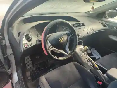 Veicolo di demolizione honda civic lim.4 (fd) 1.8 vtec cat dell'anno 2001 alimentato r18a2