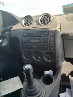 Véhicule à la ferraille ford fiesta (cbk) ambiente de l'année 2001 alimenté a9ja