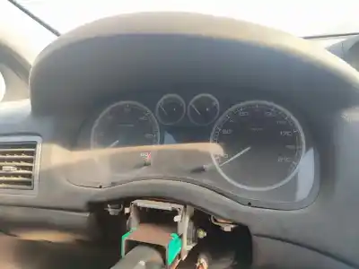 Veículo de Sucata peugeot 307 (s1) xr do ano 2001 alimentado rhy