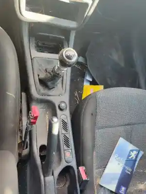 Veículo de Sucata peugeot 406 berlina (s1/s2) srdt do ano 2001 alimentado d-rhz