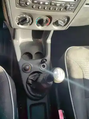 Sloopvoertuig peugeot partner (s2) combiespace van het jaar 2001 aangedreven rhy