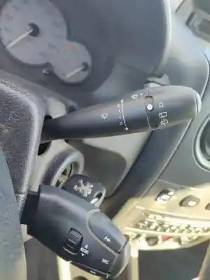 Sloopvoertuig peugeot partner (s2) combiespace van het jaar 2001 aangedreven rhy