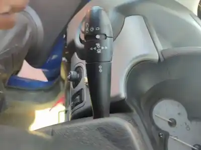 Sloopvoertuig peugeot partner (s2) combiespace van het jaar 2001 aangedreven rhy