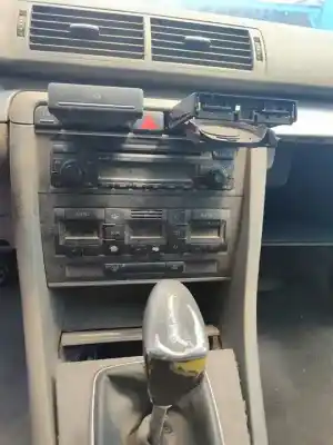 Veicolo di demolizione audi a4 berlina (8e) 1.9 tdi dell'anno 2001 alimentato brb